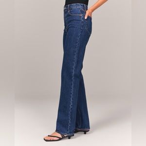 Abercrombie & Fitch Ultra High Rise 90s Straight Jean size 31/12 dark wash